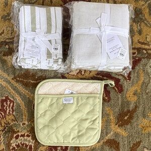 Brand Nee Williams Sonoma Sage and White Towel Set with Quilted Pot Holder